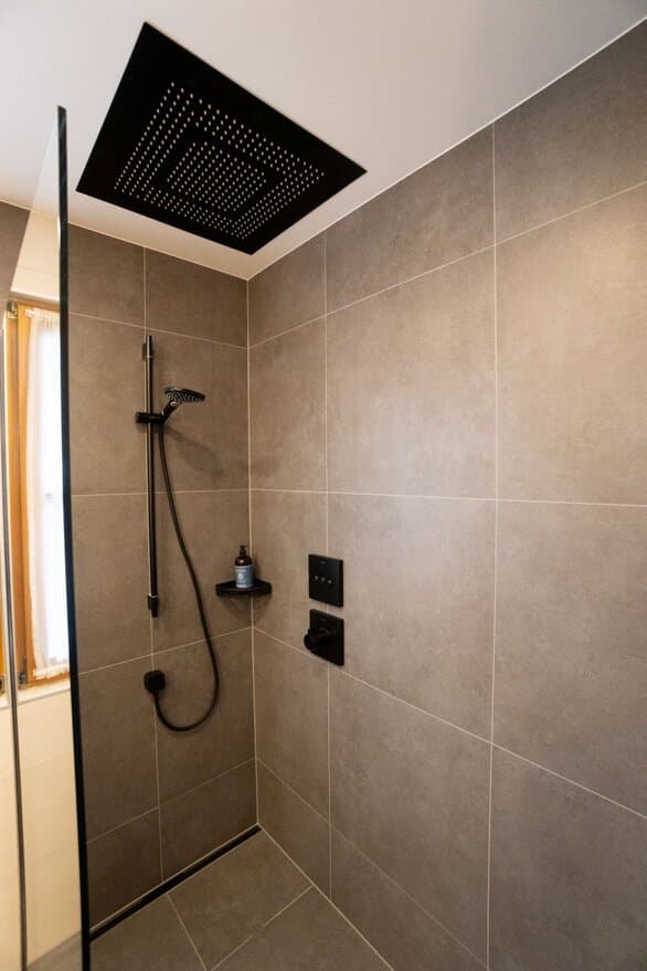 Badsanierung mit moderner Dusche