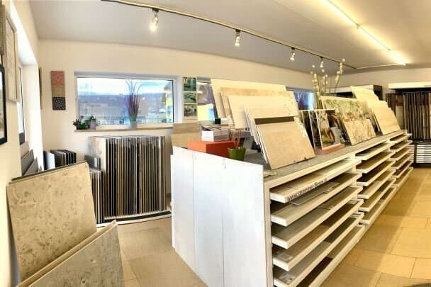 Strommer Fliesen Showroom mit Fliesenboxx in Köppling