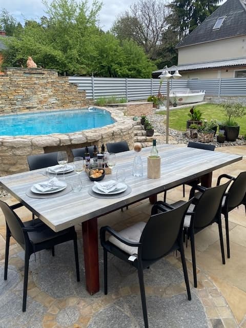 Terrasse mit Feinsteinzeug-Fliesen